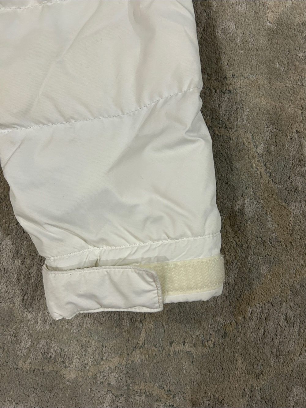 The North Face Women's White Quilted Puffer Jacket - Picture 6 of 8